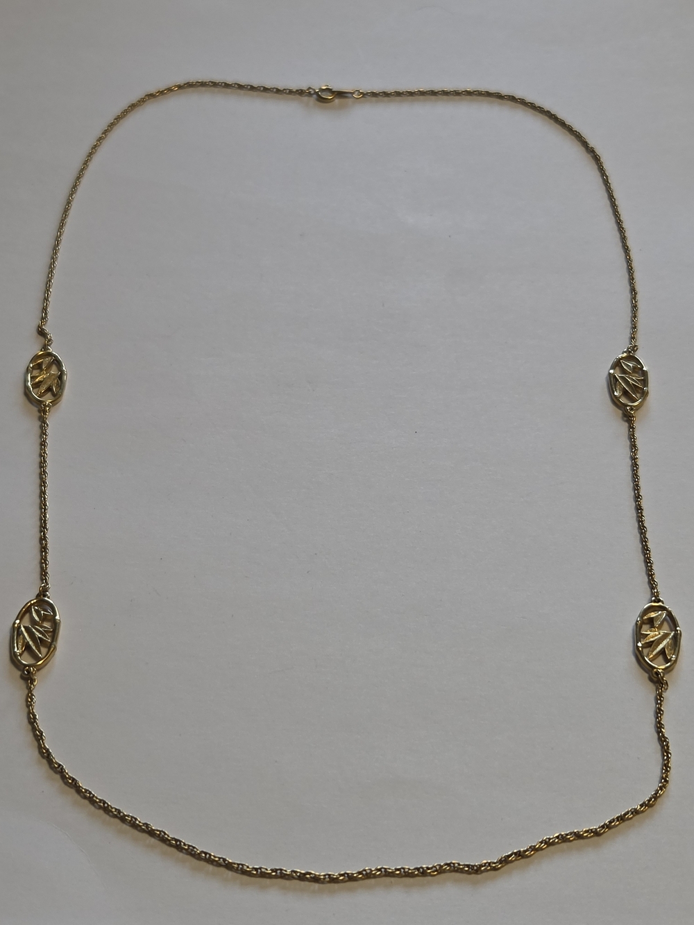 Vtg Crown Trifari 30" Gold-Tone Chain Necklace 4 Openwork Decorative Leaf Links